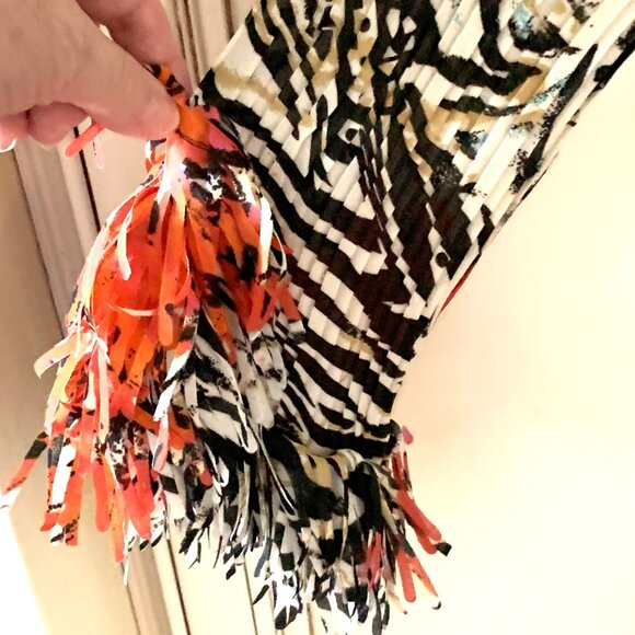 NWOT Agora Floral Pleated Party Top with Fringed Neckling and Sleeves size Med - Picture 5 of 8